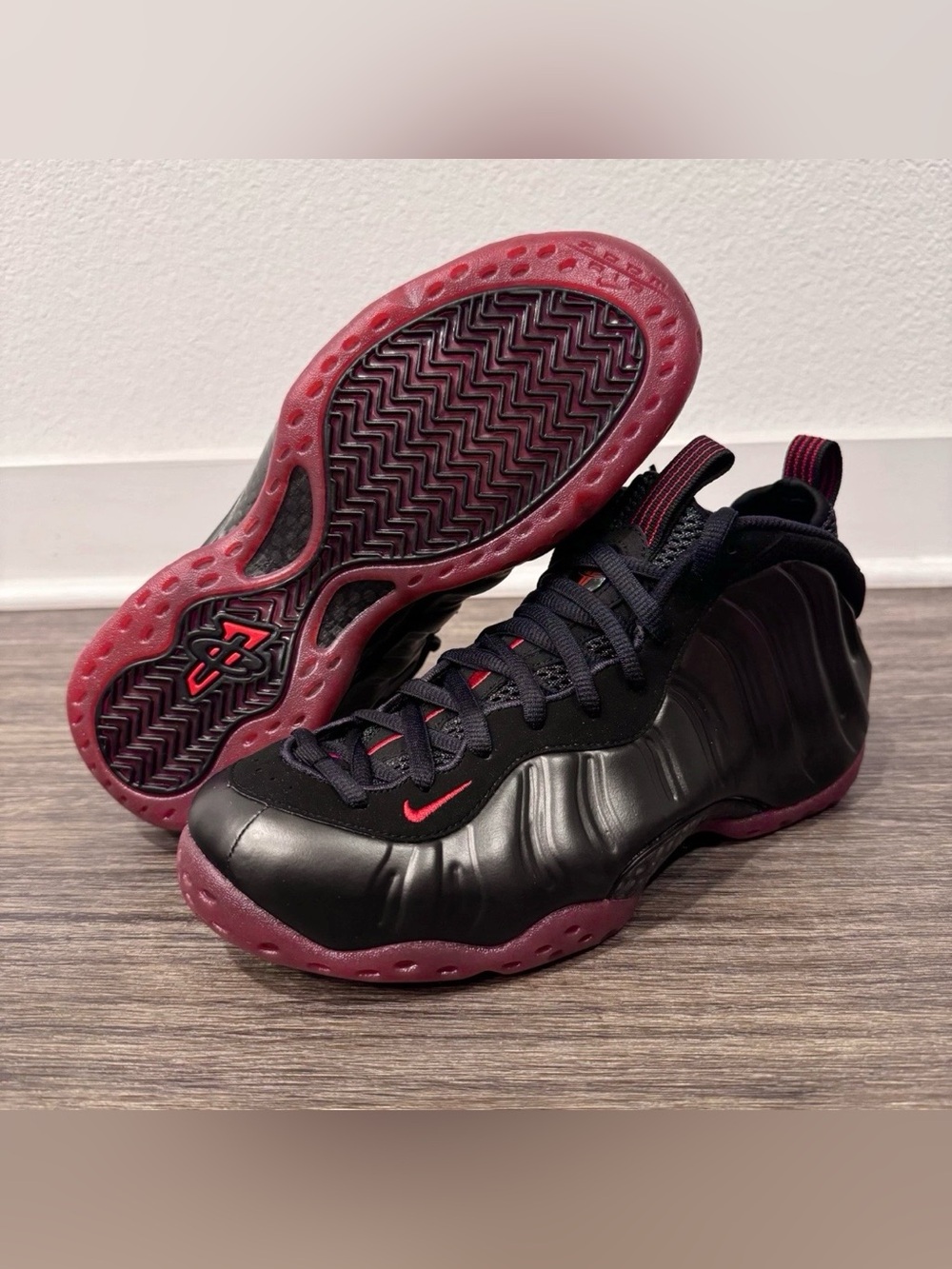 Nike Air Foamposite One Black Red Basketball Sneakers Lace Up Low Top Sz 9.5, 10